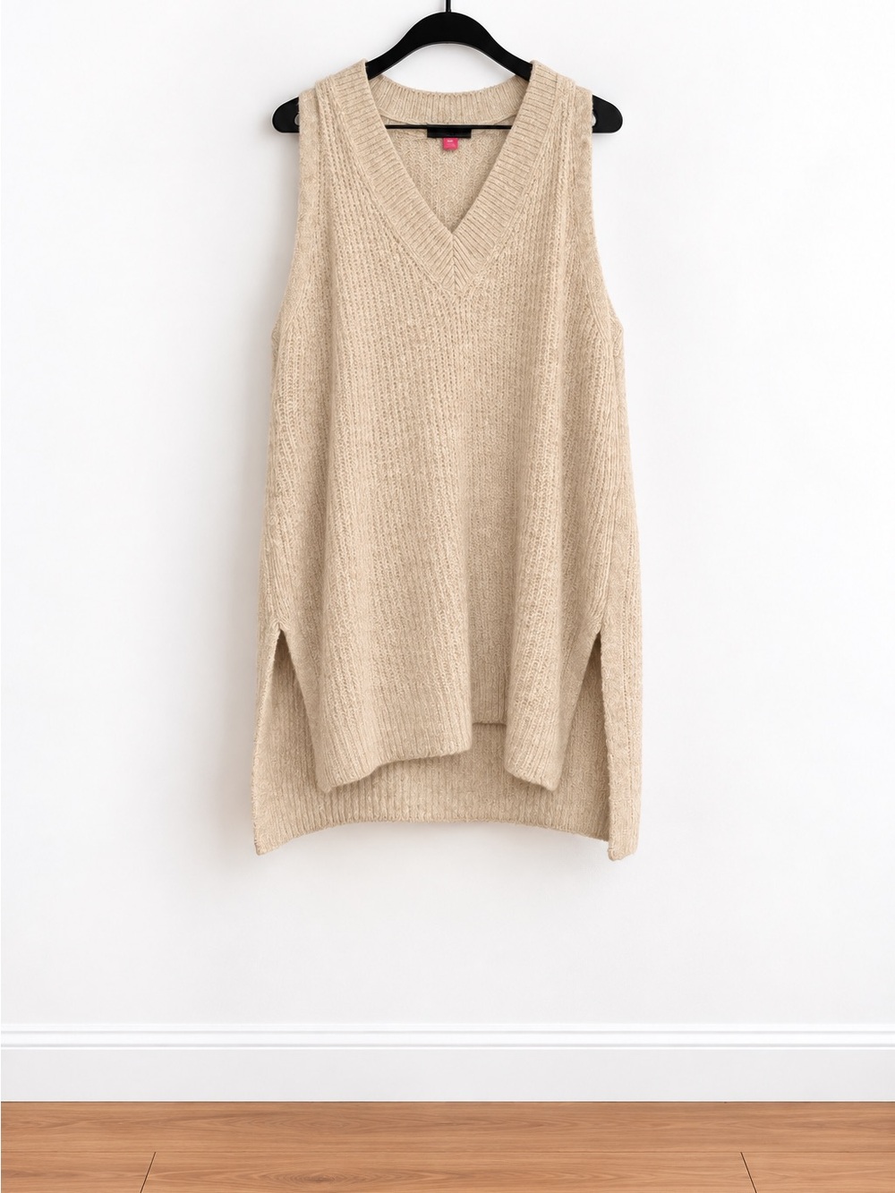 Vince Camuto Cream Ribbed V-Neck Sleeveless Sweater Vest
